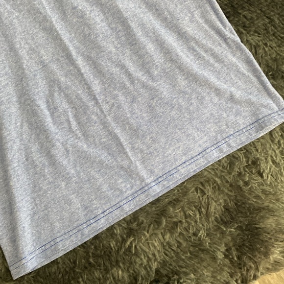 Red border and blue tank top - Picture 11 of 17